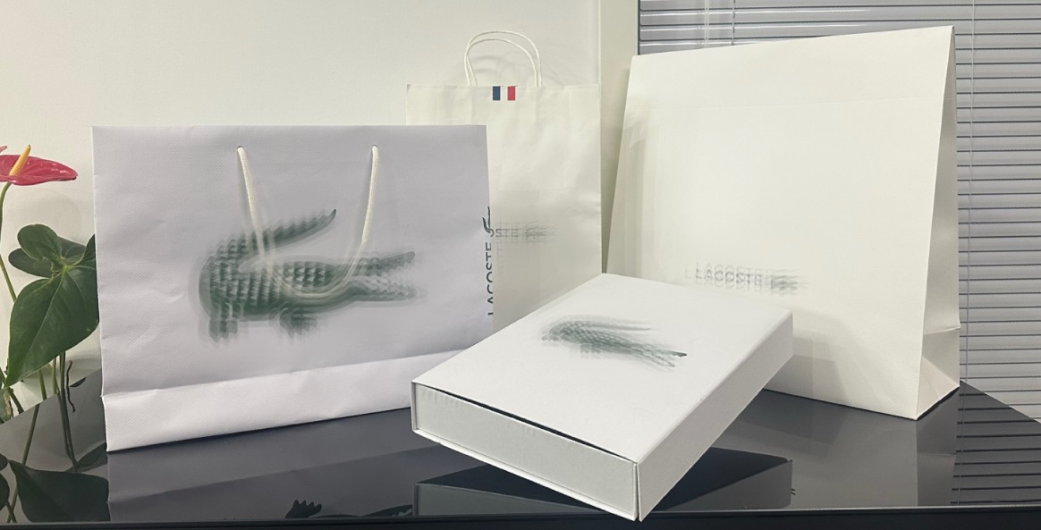 Einkaufstaschen und -boxen